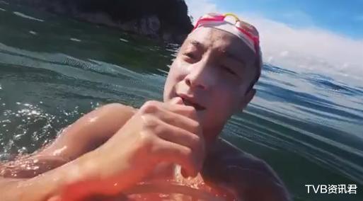好痛呀！香港著名男星遊海泳時突遭海虱咬傷：整張臉都似被火燒-圖3