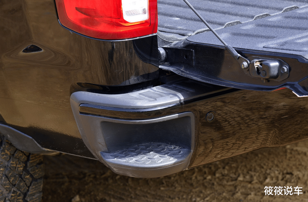 『雪佛兰』这才是真正的“美系硬汉”！比福特猛禽霸气，6.2LV8+8AT，配四驱