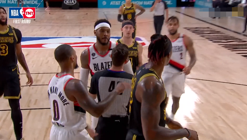 德怀特·霍华德|险冲突！发生争执后，安东尼指着霍华德发狠，魔兽吓得赶紧走开？