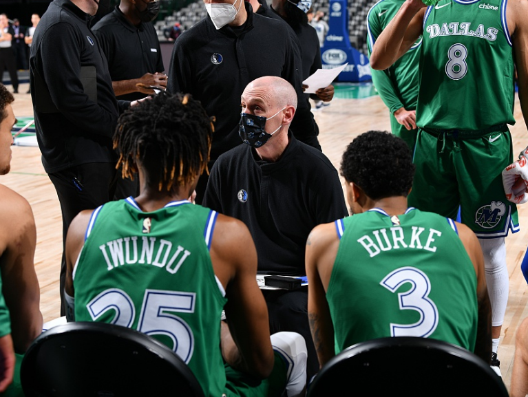 湖人队|颤抖吧!詹姆斯放狠话!联盟第二还不够,湖人要联盟第一