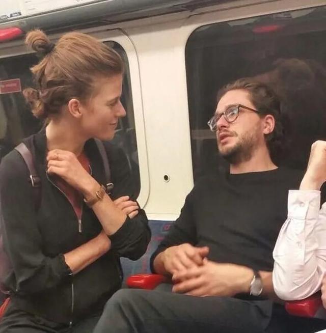 InsDaily|纽约地铁禁止带狗，但允许沙雕进入，于是奇怪的事情发生了……