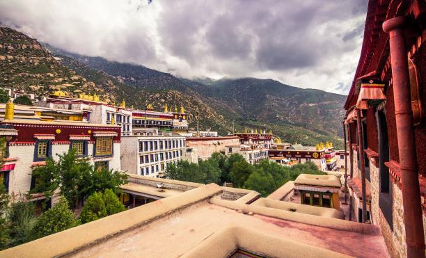 西藏：一个人去西藏怎么玩？这里有避坑指南和详细攻略