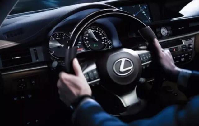 雷克萨斯|奥迪好还是雷克萨斯好：车友：二手车一个抢着买，另一个没人要