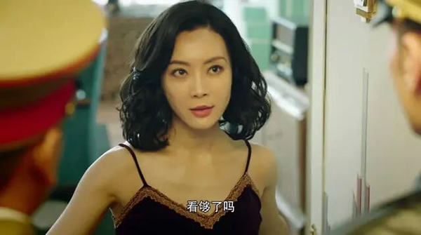 【】多位女演员陷入中年危机,现在有角色演就不错了,没资格再挑挑拣拣了