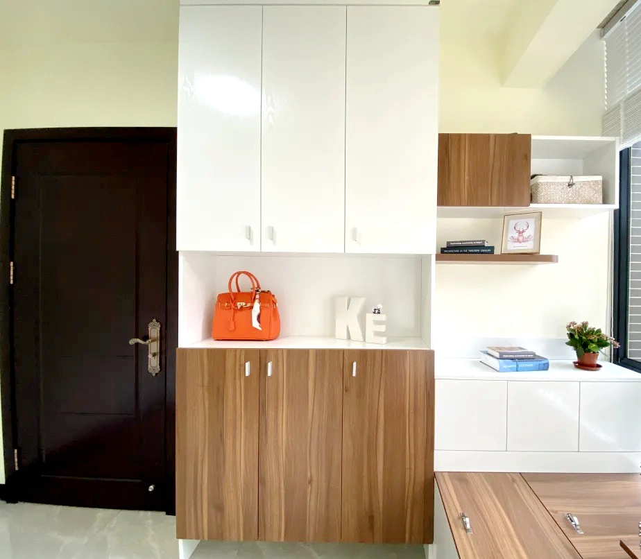 设计师|119平的三房两厅实装案例,全屋家具胡桃木配白色系,简直美哭了