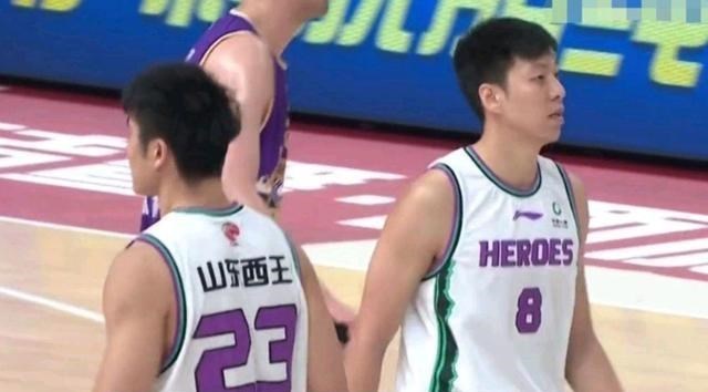 山东队|山东队再次开挂！半场20分狂扫北控 陈培东16+爆发 双塔26+12无敌