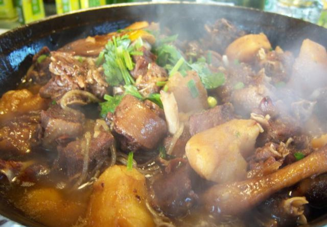 |岳母做的晚餐4菜1汤，天天吃到撑，网友：一个月的工资都吃光了