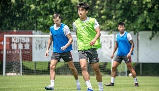 『李铁』三脚世界波轰开国家队大门！21岁狼队小将惊动李铁，亲自考察！