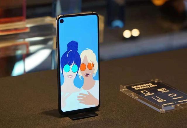 「三星」三星昔日颜值王，如今已经跌入千元机行列，终于等到了