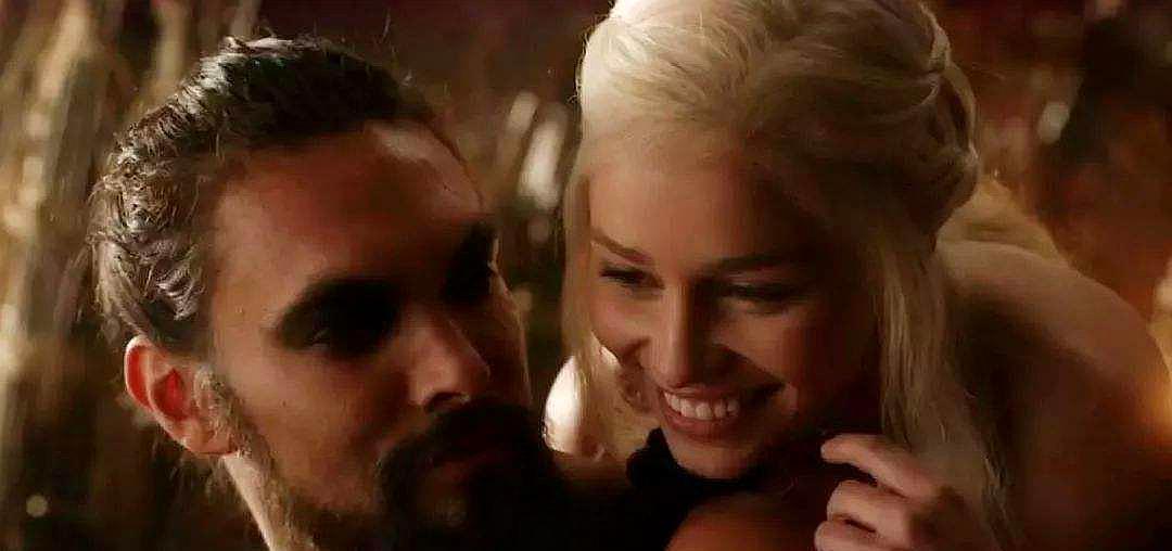 艾米莉亚|近40万人请愿龙母饰演海后，这下开心了，夫妻都把角色丢了