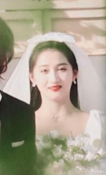 关晓彤■《奔跑吧》女嘉宾穿婚纱,关晓彤却脸圆脖子粗显富态,baby赢了