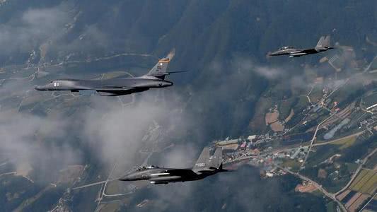 【轰炸机】B1B轰炸机罕见赴日本，是否意味着开战？金一南：3大迹象证实判断