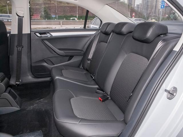 驾照|刚拿驾照的适合开什么车？这五款合资家轿，皮实还不贵，可供参考