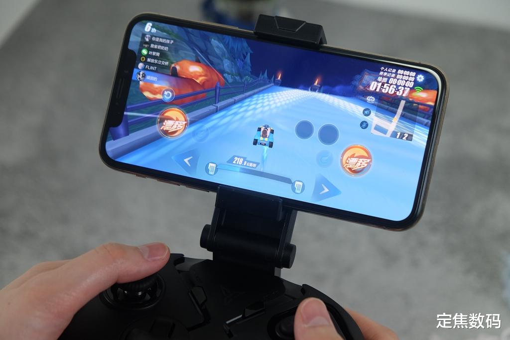 |比智能手机更懂创新，号称手柄界的苹果，飞智八爪鱼2上手体验