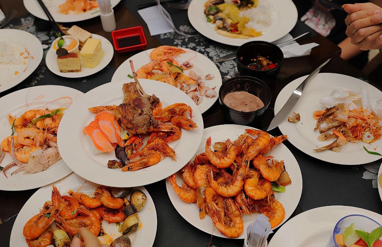 自助餐|自助餐厅里，只喝这3种饮料的顾客，老板看到就慌：这怕是个行家