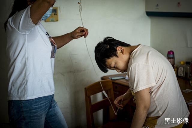 黑土影像|山东一男童患重症引发家庭巨变，母亲遭父亲怒骂：都是你惹的祸