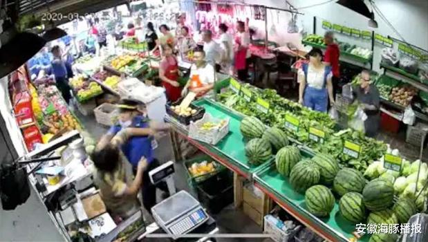 安徽海豚播报|城管追打女商户事件，当事人发声：担心自己被告要坐牢