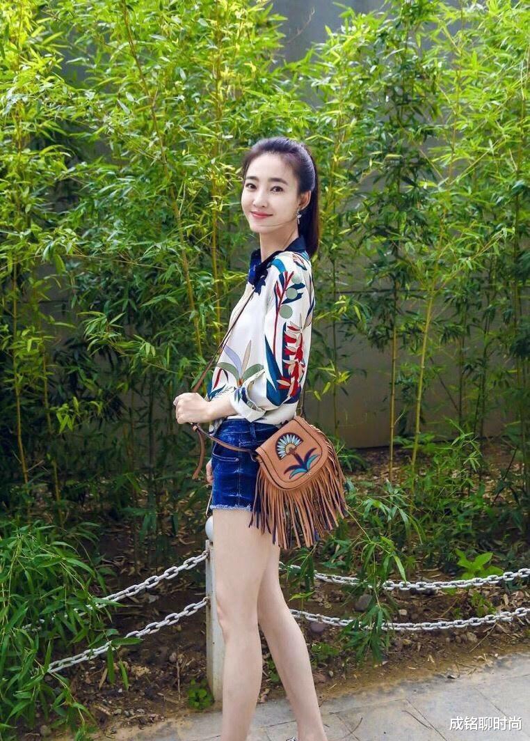 『西装』35岁王丽坤好气质,穿浅色西装配牛仔裤干净利索,时尚减龄又高级