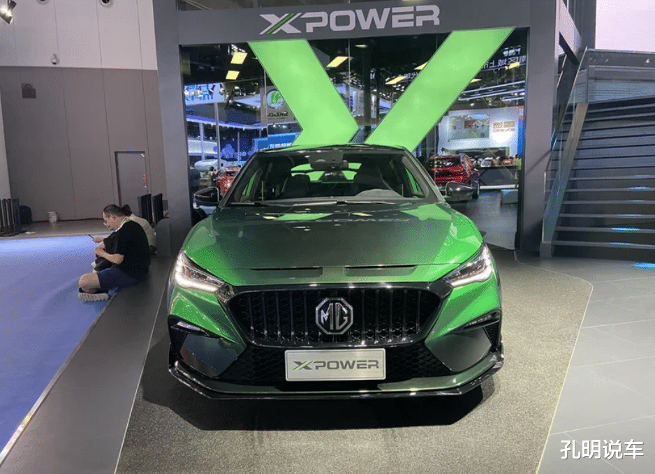 领克03|领克03+有对手了,这车带绿卡钳+大尾翼!内饰翻毛皮