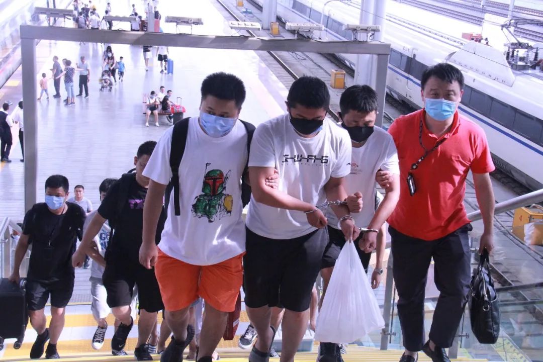 ＂原＂芙蓉公安|全国首例！抓捕！收网！