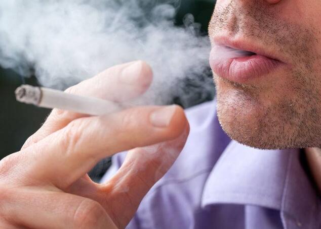 脑梗|晨起喜欢抽烟的人，身体若出现5种异常，脑梗或已在来的路上