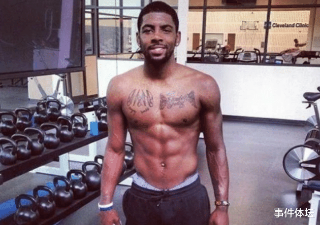 「斯蒂芬·库里」被NBA瘦子球员骗了多久？库里一身肌肉，杜兰特拥有麒麟臂