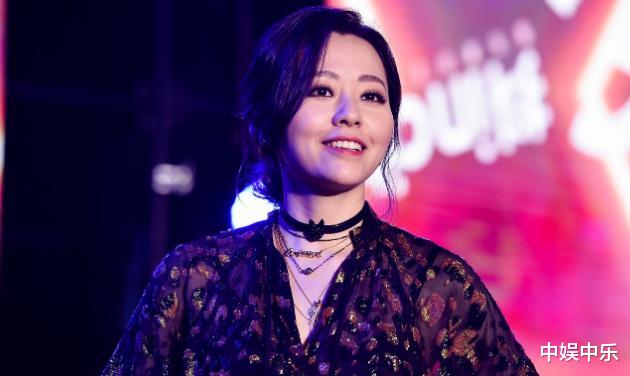 张靓颖|给冯柯当了15年“赚钱工具”，今张靓颖翻身报复，堪称教科书