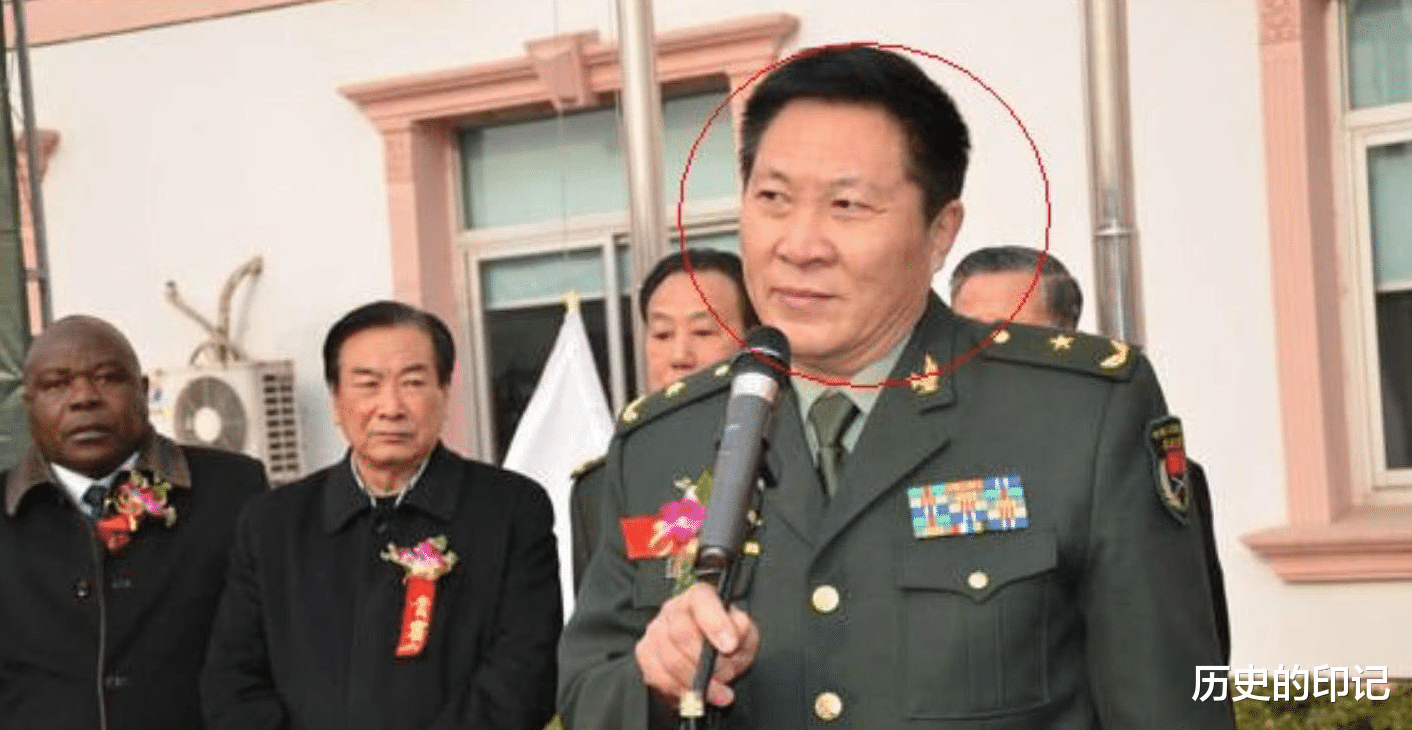 「」入戏太深！冒充少将行骗15年，被抓后才反应过来：自己不是军人