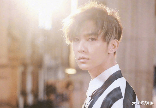 炎亚纶▲炎亚纶从小爱好音乐,虽然人生有挫折,但通过努力成了知名音乐人