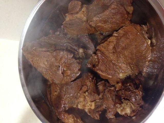 牛肉：一斤生牛肉能卤出多少斤熟牛肉？老板一不小心说漏嘴，暴利的很啊
