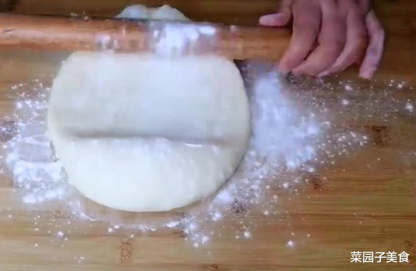 面粉：芝麻饼好吃解馋的做法，比买的好吃，无添加，吃一口又香又脆