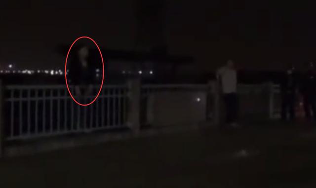 「鸡蛋」不配当爹！男子为赚彩礼逼大女儿16岁当妈，15岁小女儿绝望跳河