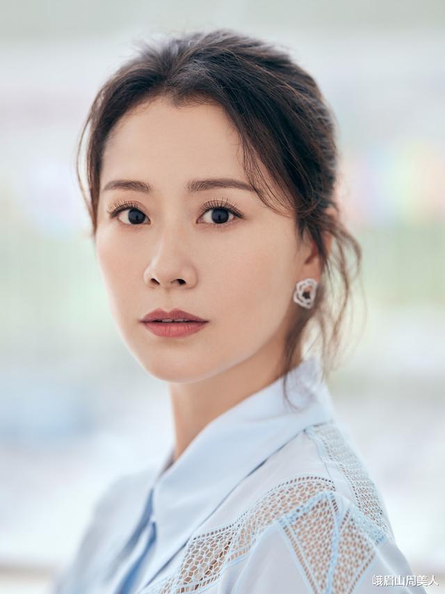 发型|?40岁女人别再留齐刘海了，今年流行5种“发型”，显脸小还不挑人