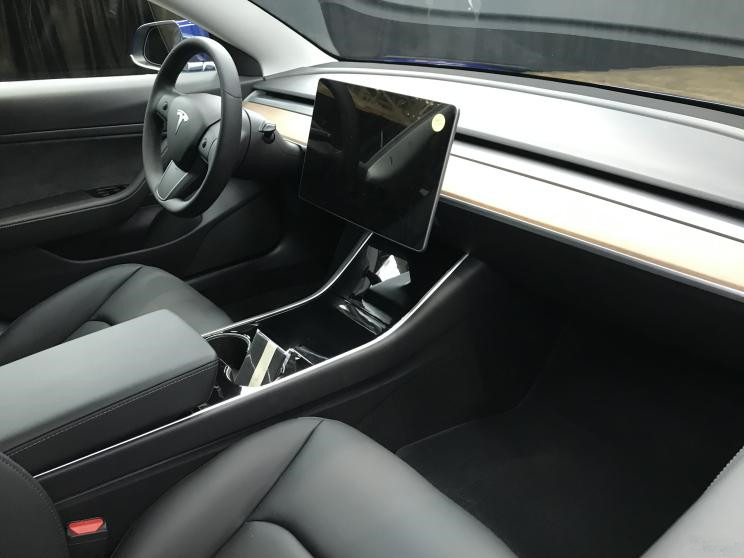 [日产轩逸]未上市订单达40万辆，卖30万比奔驰还抢手，谁还买3系A4