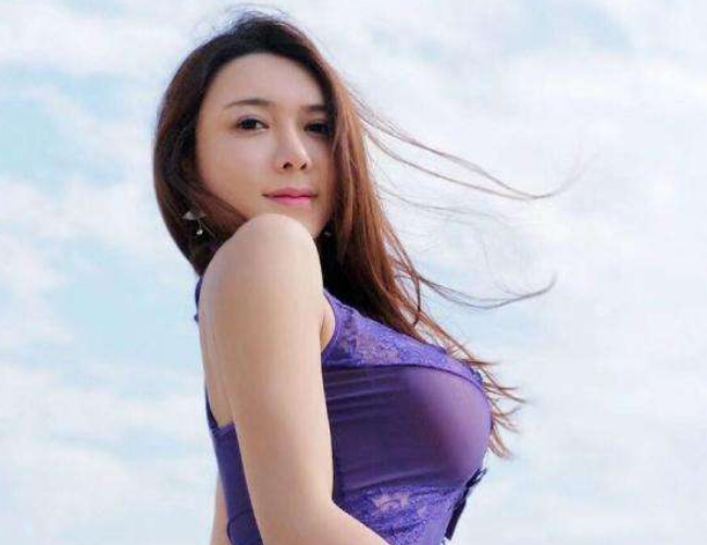 当红女星|当红女星沦为18线后，为了“讨好”粉丝，只能穿这样的衣服商演走穴！