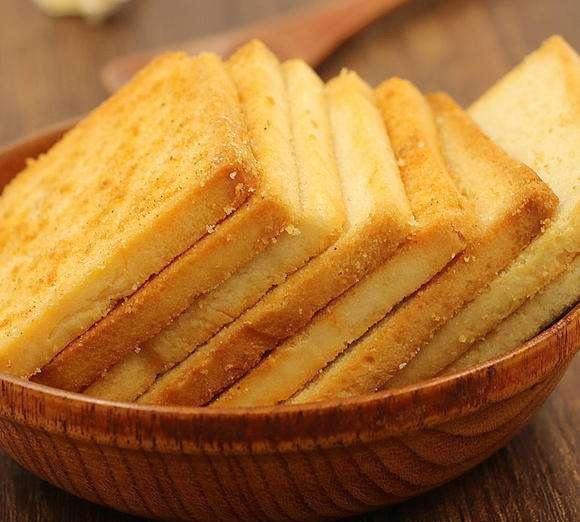 『薯片』超市里这6种零食，几十年来没换过包装，但从来不愁卖，太受欢迎