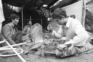 『中国国籍』这个民族被清政府赶走,多次申请加入中国国籍,17年前才得偿所愿