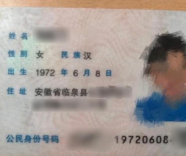 |“最嫩奶奶”走红，抱孙子出门被误认成少女，网友：还缺爷爷吗？
