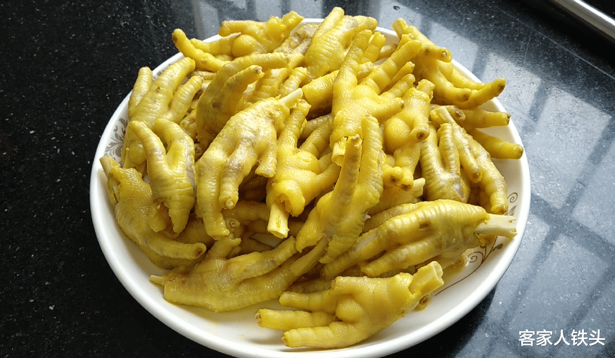 「」想吃盐焗鸡脚？教你在家做，一次做2斤，好吃到吃完舔手指，真香