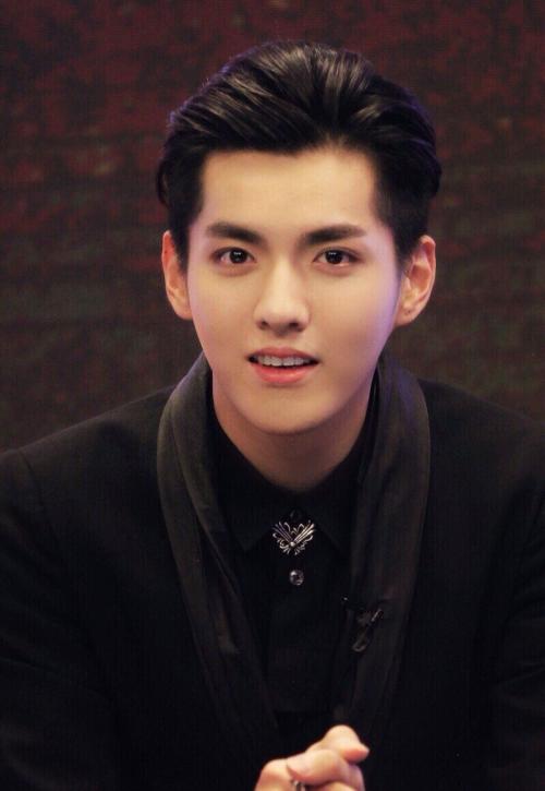 「吴亦凡」加拿大国籍吴亦凡回国复工，网友众说纷纭反响很大！