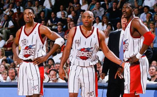 查尔斯·巴克利■巴克利+奥拉朱旺+滑翔机，97年火箭阵容不输公牛，为何失败了？