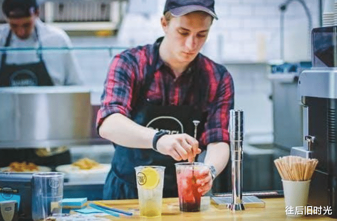 【】年轻人混的再差也不要做这几类工作，否则只会越来越糟！