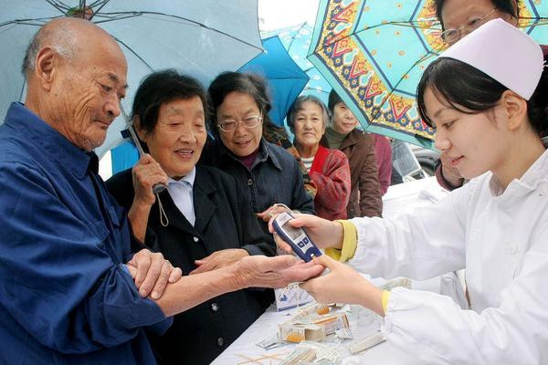 血糖|睡觉时，身体出现4种症状，或在警告你：血糖早已超过“安全线”