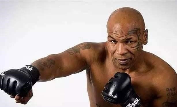 『死神方便』尴尬了!方便无意间竟拆台一龙,直播时坦言他也打不过53岁的泰森