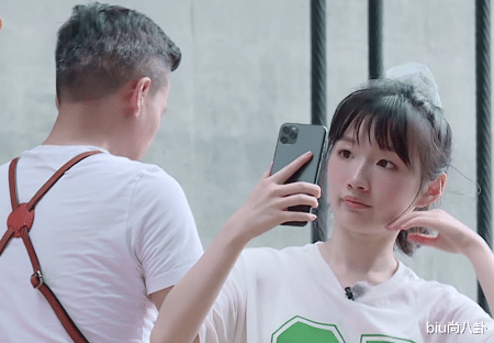 赵丽颖|赵丽颖和冯绍峰视频通话，谁注意她第一句话说了啥？我没听错吧