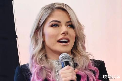 wwe|WWE女战神：人生几次险丢性命，颜值、技术集一身终得夺得大满贯