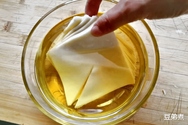 馄饨|三伏天，家人就馋这面食，10分钟就上桌，焦香酥脆，超好吃