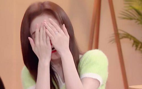 [鞠婧祎]鞠婧祎上综艺太假遭群嘲，想笑不敢笑，还要避开五官