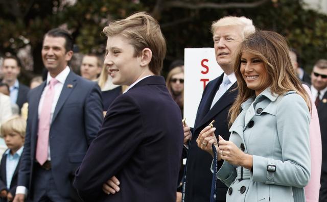 巴伦■特朗普携带妻儿逃至白宫避难！14岁的巴伦高2米，九头身比例天生的模特