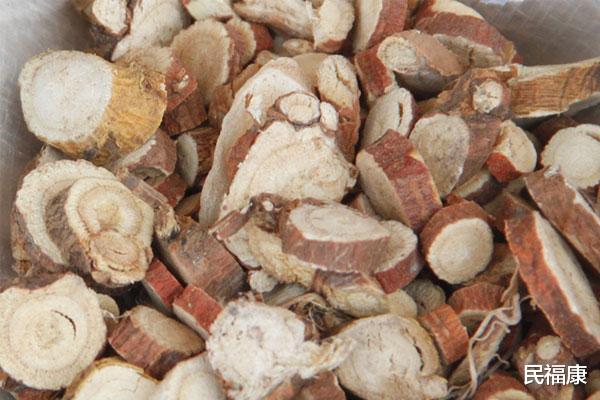 黄芪▲黄芪泡水喝，有什么好处？哪些人不能喝？早了解早健康